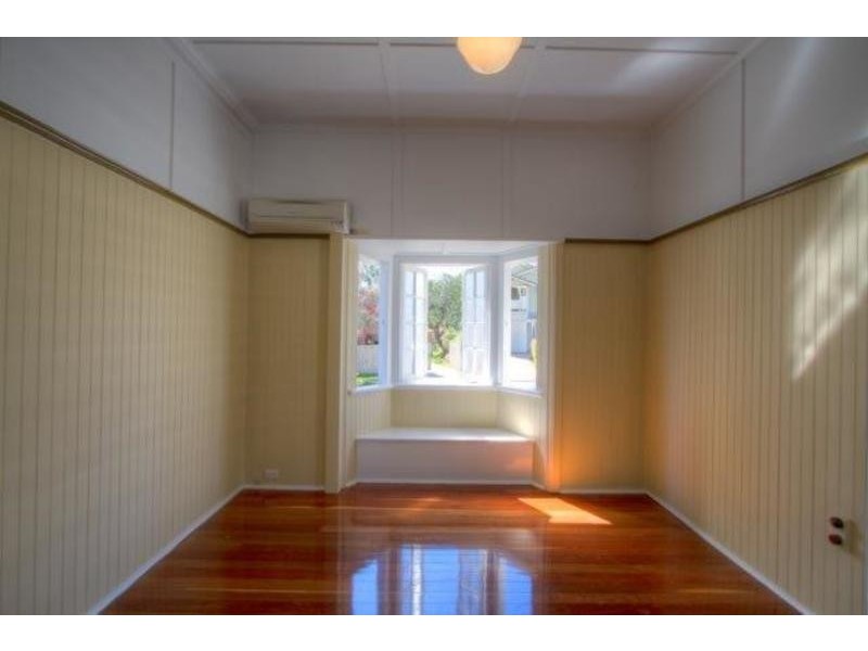 5 Castle Street, Fairfield QLD 4103