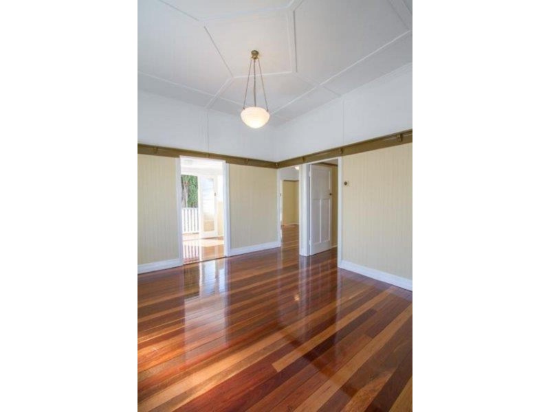 5 Castle Street, Fairfield QLD 4103