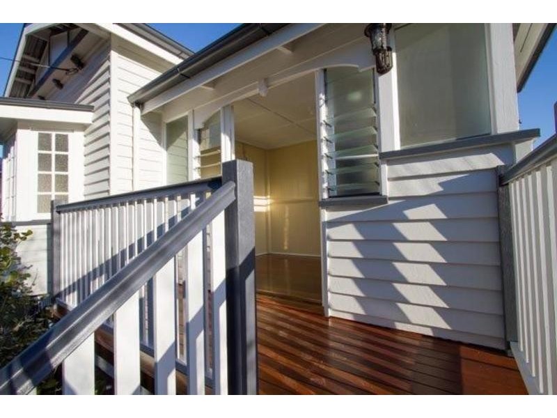 5 Castle Street, Fairfield QLD 4103