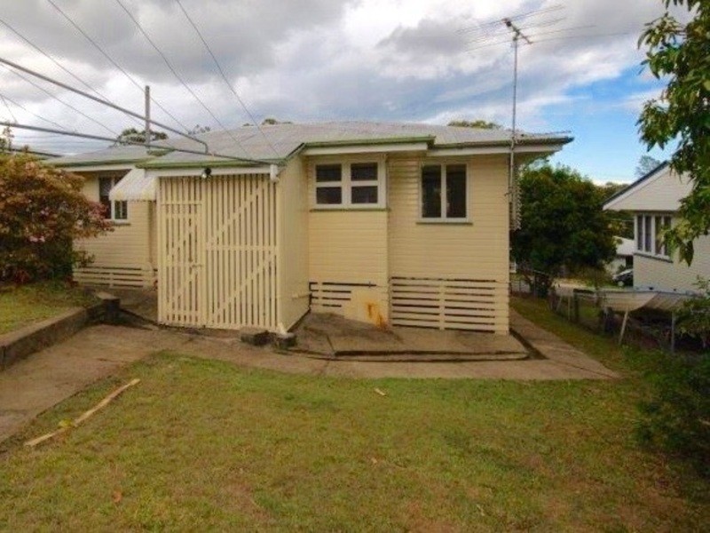 32 Sedgemoor Street, Stafford Heights QLD 4053
