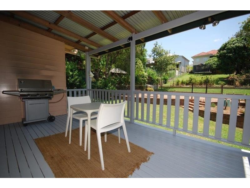 16 David Avenue, Bardon QLD 4065