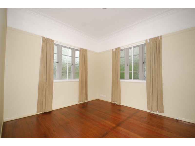 16 Young Street, Red Hill QLD 4059