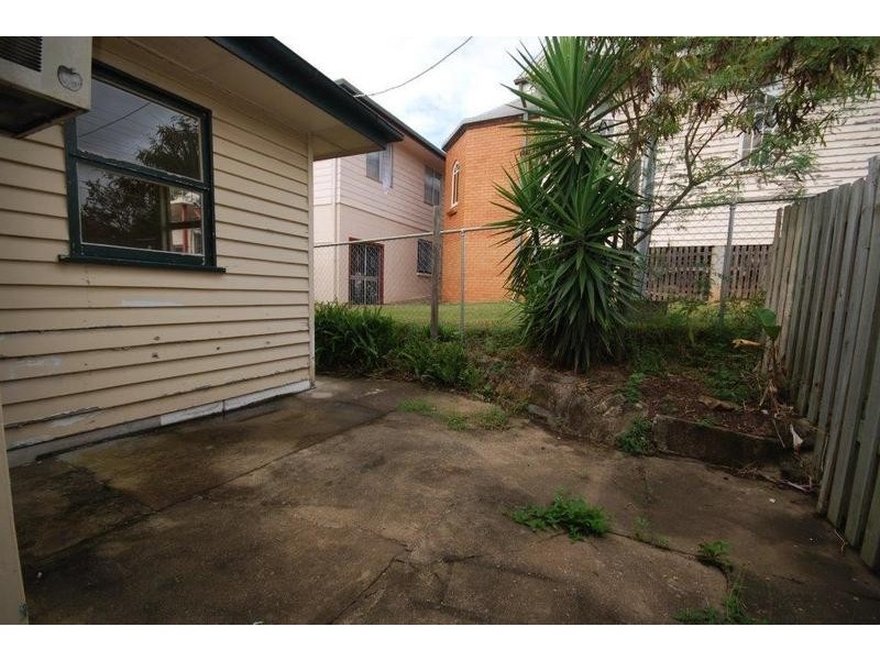 2/4 Ross Street, Woolloongabba QLD 4102