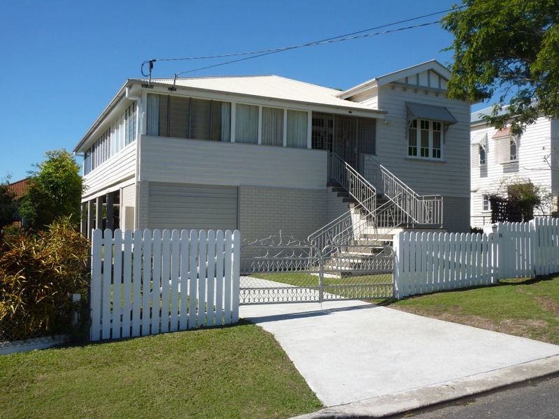 15 Holmesbrook St, Ashgrove QLD 4060