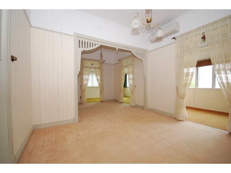 15 Holmesbrook St, Ashgrove QLD 4060