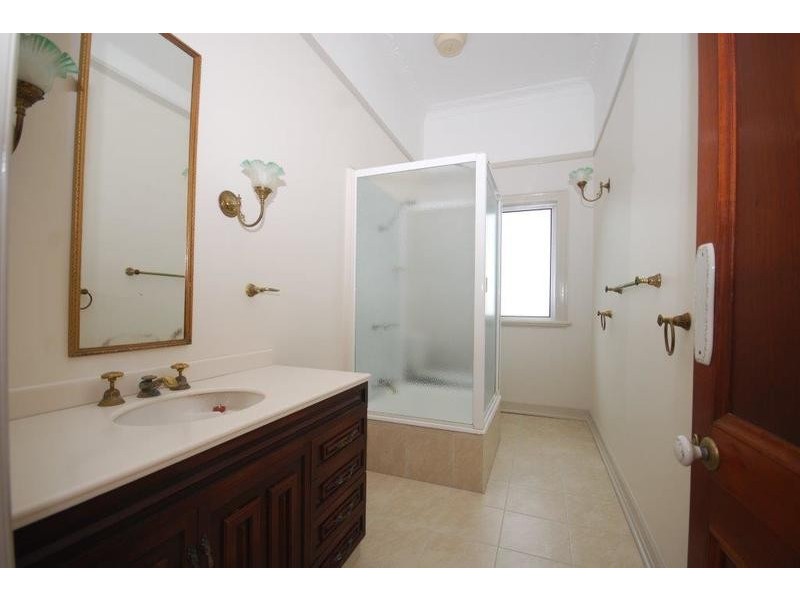 15 Holmesbrook St, Ashgrove QLD 4060