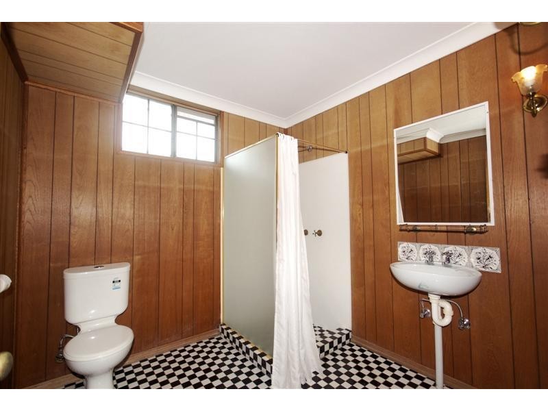 15 Holmesbrook St, Ashgrove QLD 4060