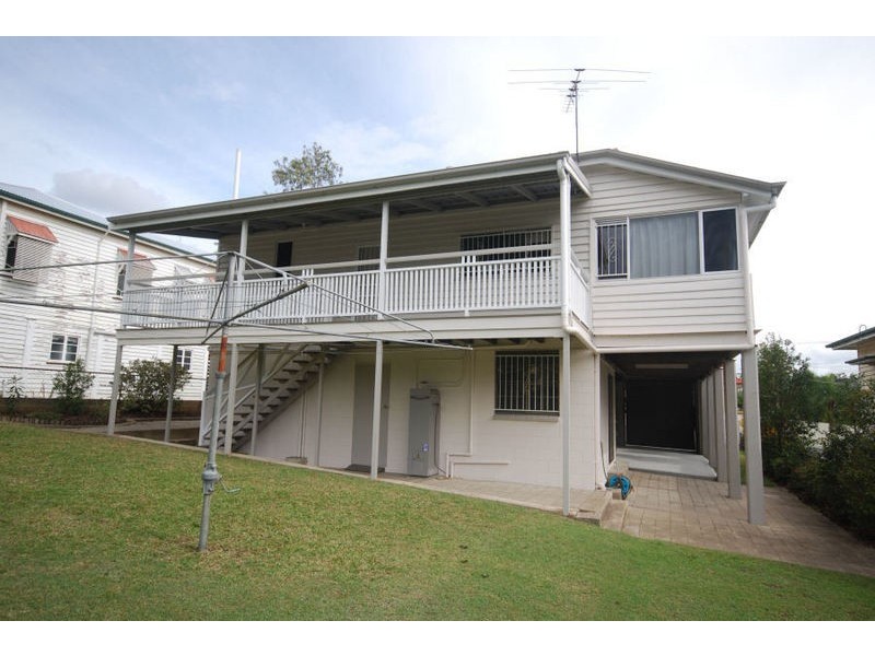 15 Holmesbrook St, Ashgrove QLD 4060