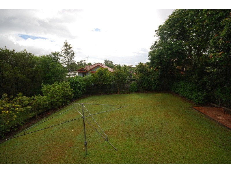 15 Holmesbrook St, Ashgrove QLD 4060