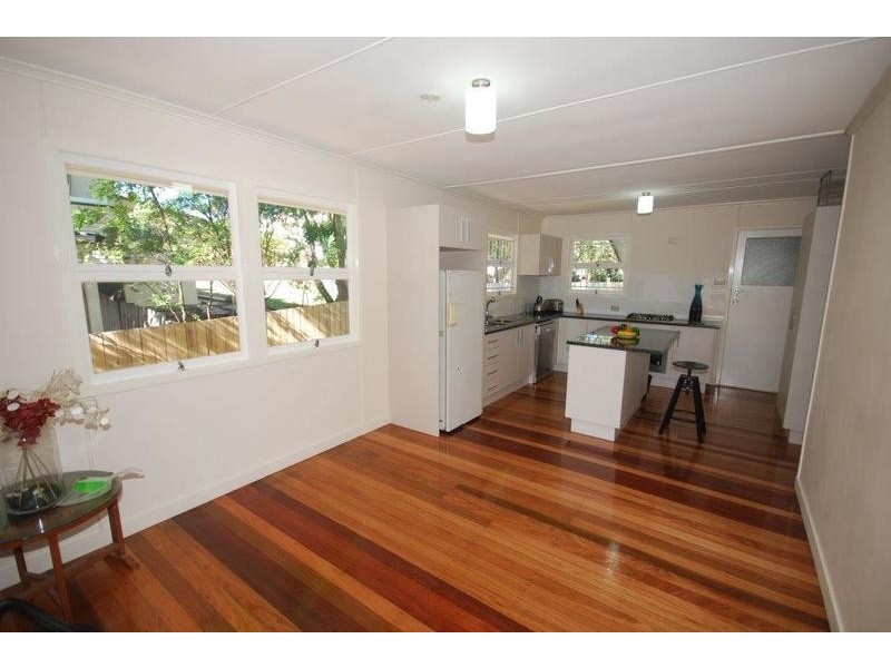 316 Kitchener Road, Stafford Heights QLD 4053