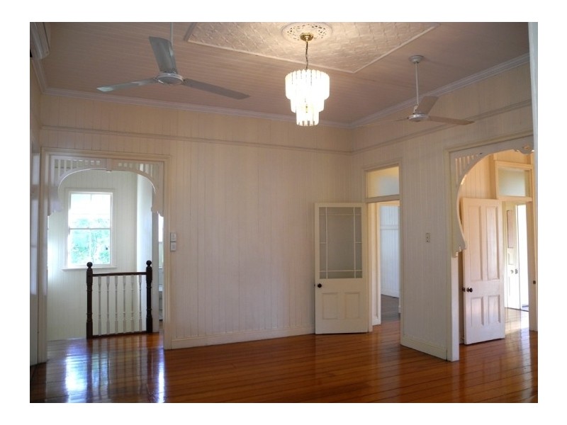 16 Lucy Street, Milton QLD 4064