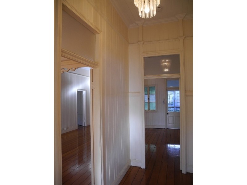 16 Lucy Street, Milton QLD 4064