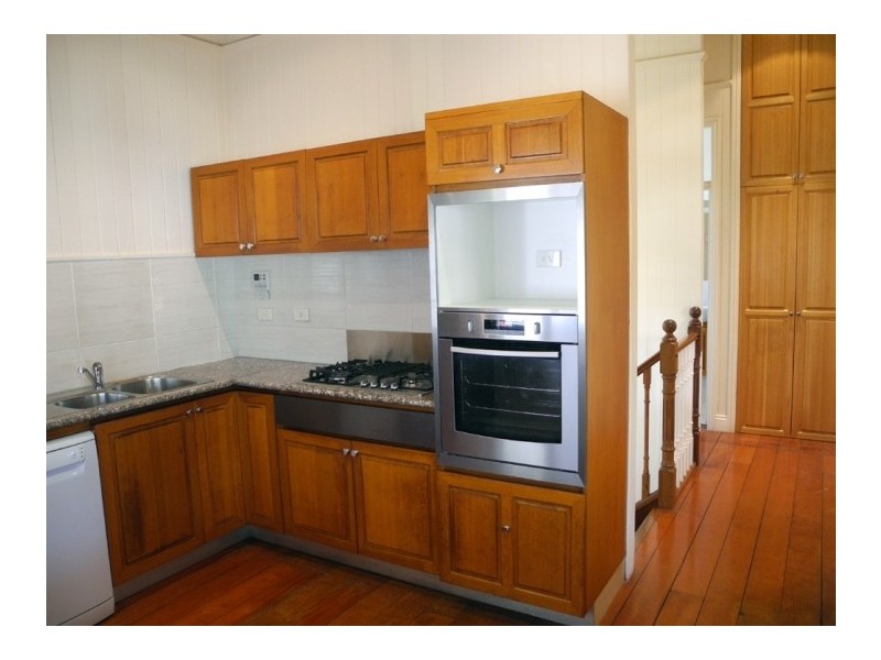 16 Lucy Street, Milton QLD 4064