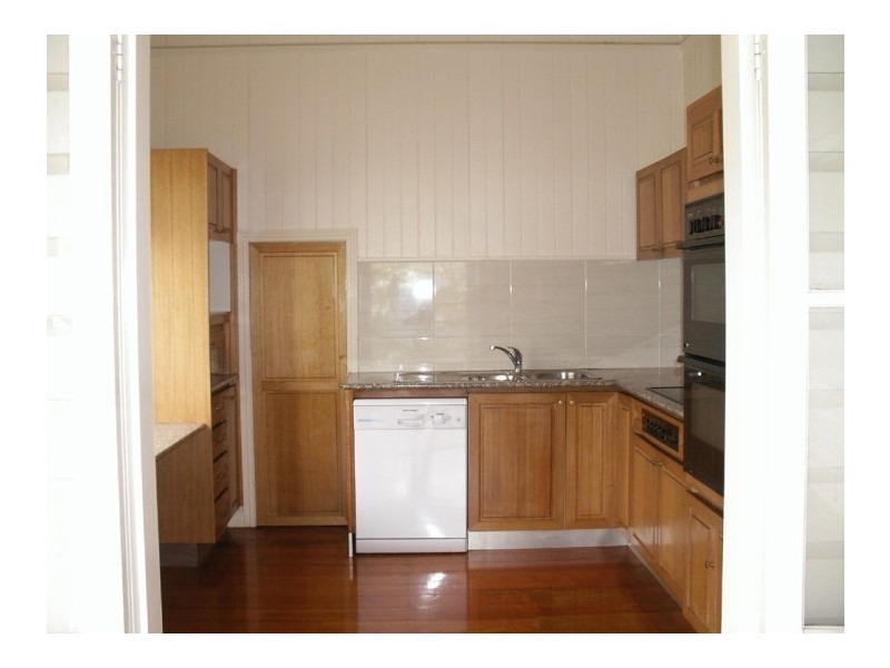 16 Lucy Street, Milton QLD 4064