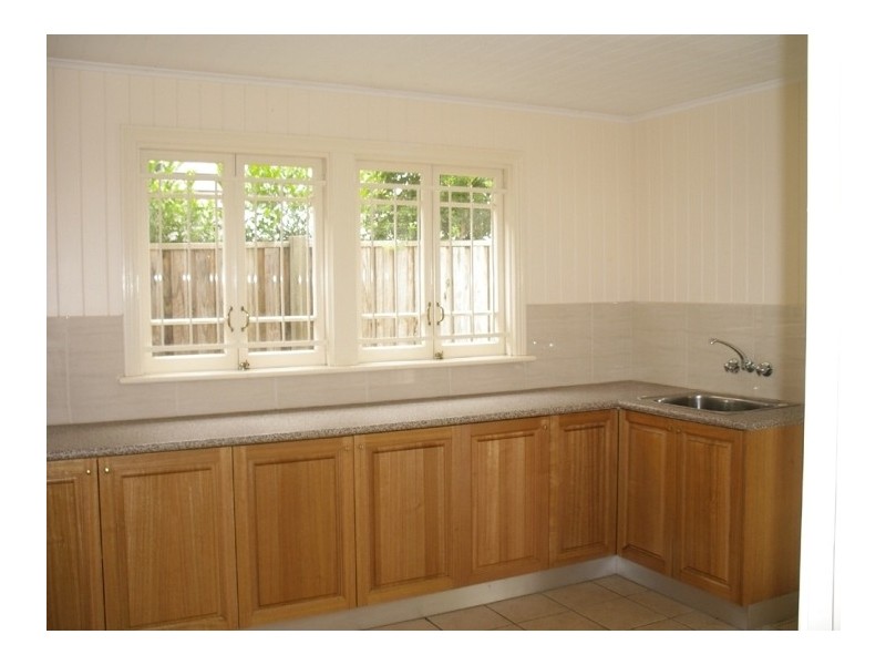 16 Lucy Street, Milton QLD 4064