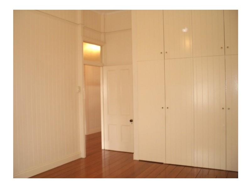 16 Lucy Street, Milton QLD 4064