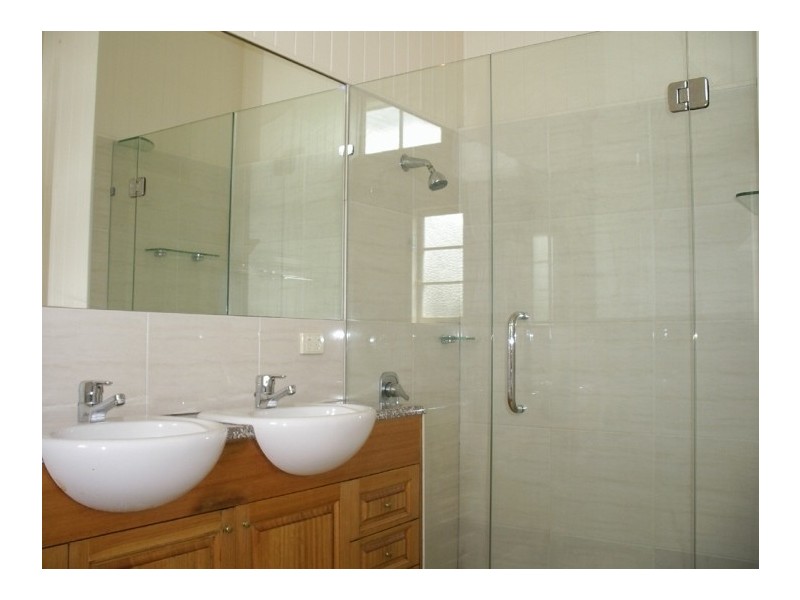 16 Lucy Street, Milton QLD 4064