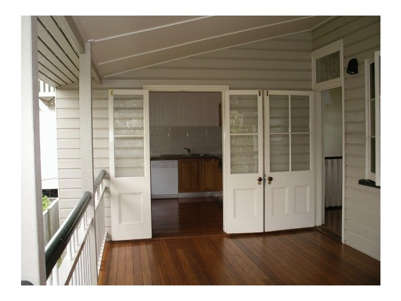 16 Lucy Street, Milton QLD 4064