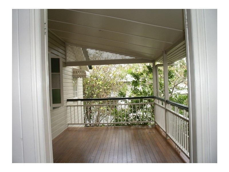 16 Lucy Street, Milton QLD 4064