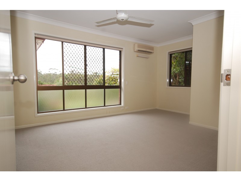 9 Bankhead Crescent, Stafford Heights QLD 4053
