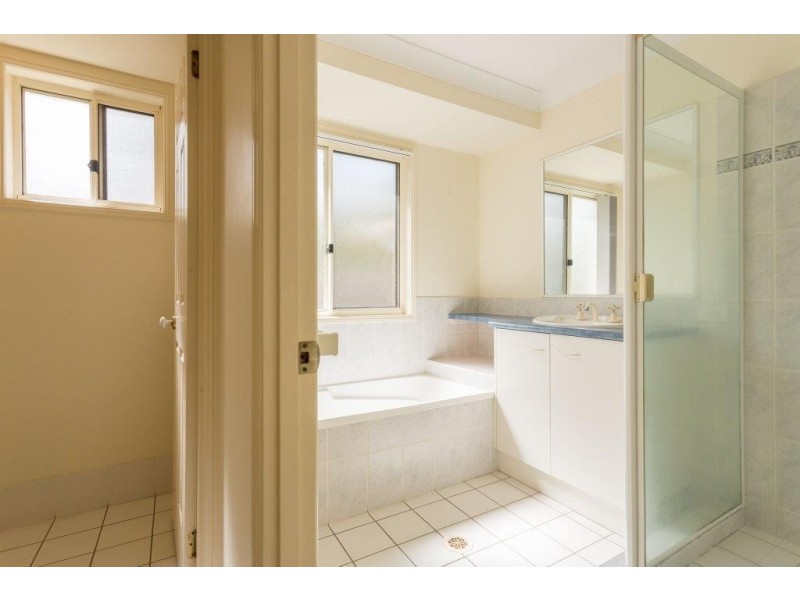 28  Hawkes Avenue, Arana Hills QLD 4054