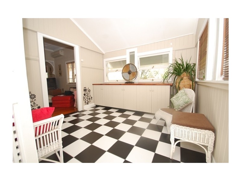 22 Davies Road, Ashgrove QLD 4060