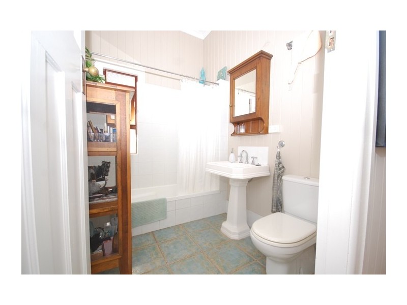 22 Davies Road, Ashgrove QLD 4060