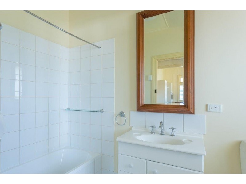 28 Hamilton Avenue, Hendra QLD 4011