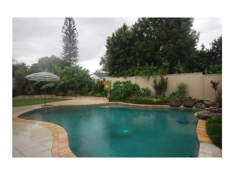 19 Whitecastle Street, Carindale QLD 4152