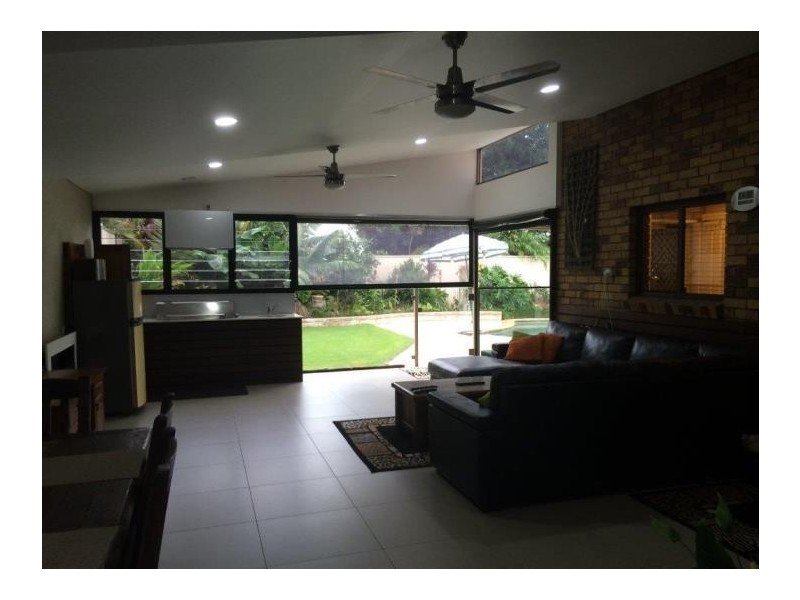 19 Whitecastle Street, Carindale QLD 4152