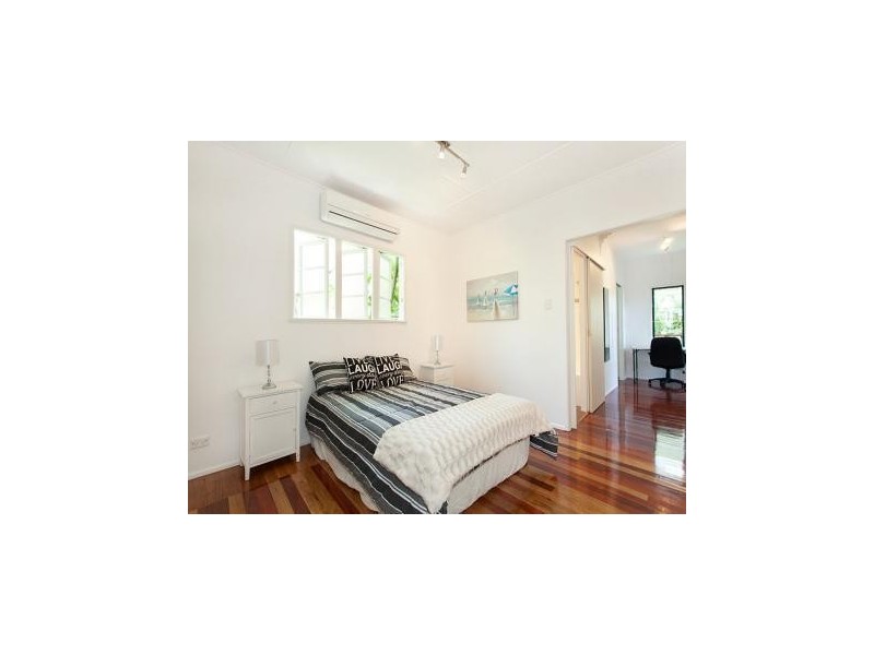 80 Imperial Avenue, Cannon Hill QLD 4170