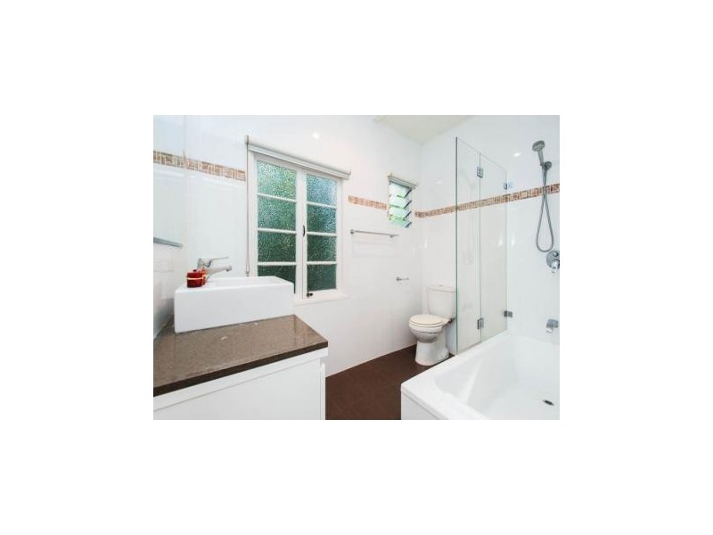 80 Imperial Avenue, Cannon Hill QLD 4170