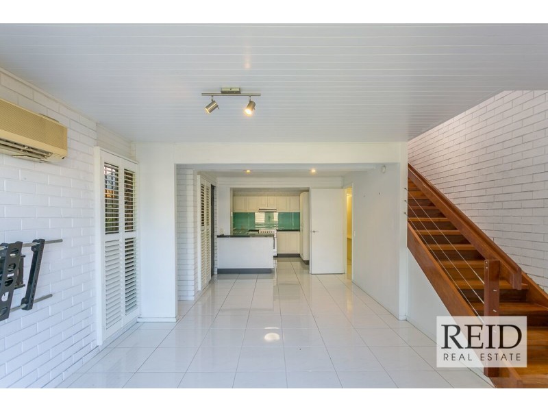 2/28 Bramston Terrace, Herston QLD 4006