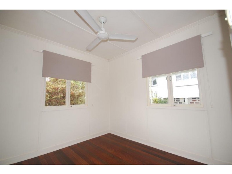 32 Sedgemoor Street, Stafford Heights QLD 4053