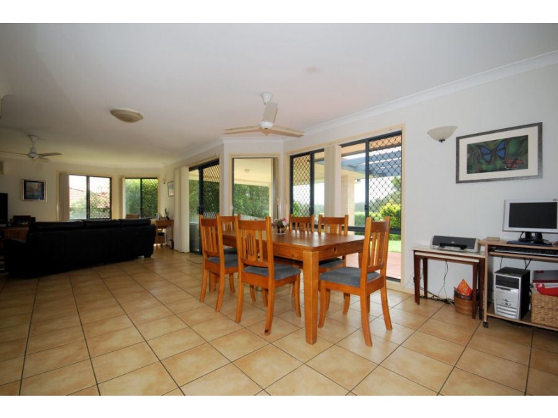 11 Edinburgh Close, Upper Kedron QLD 4055