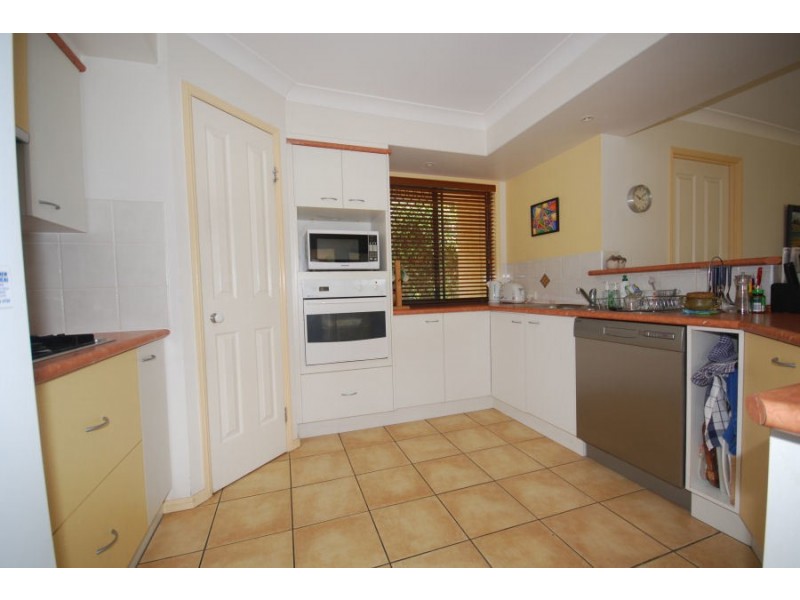 11 Edinburgh Close, Upper Kedron QLD 4055