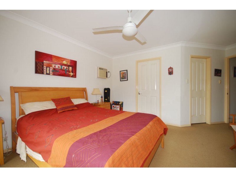 11 Edinburgh Close, Upper Kedron QLD 4055