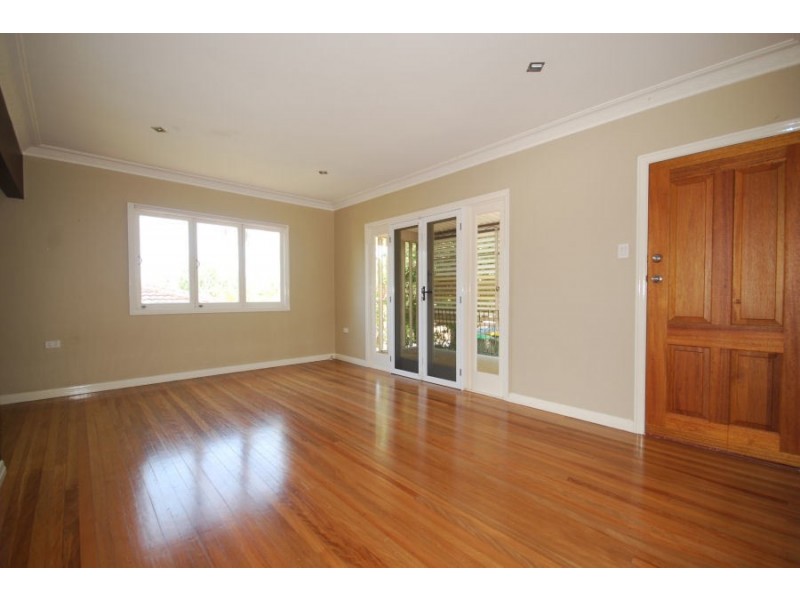 24 Heilbromm Street, Stafford Heights QLD 4053