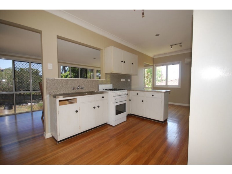 24 Heilbromm Street, Stafford Heights QLD 4053