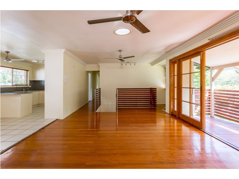 1 Eaglie Street, Chapel Hill QLD 4069