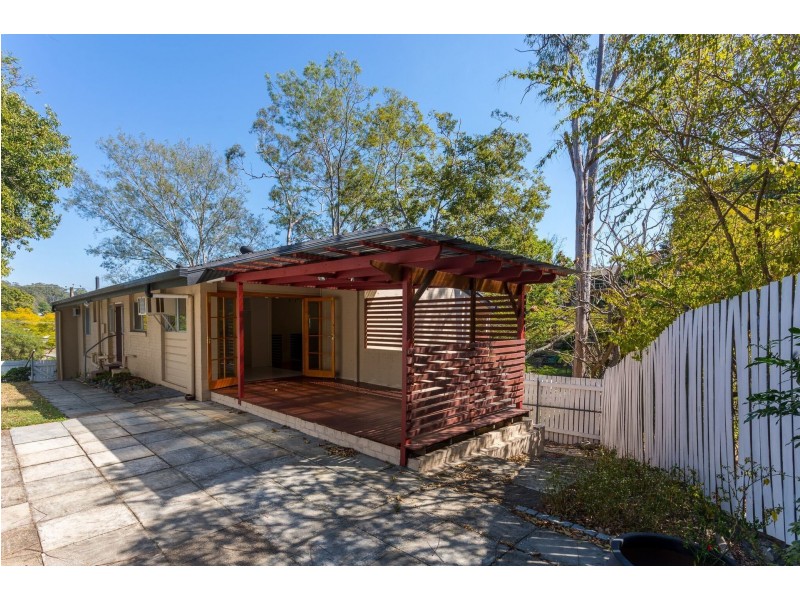 1 Eaglie Street, Chapel Hill QLD 4069