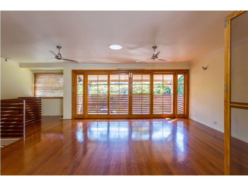 1 Eaglie Street, Chapel Hill QLD 4069