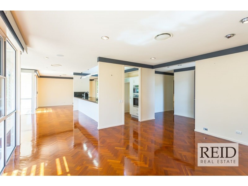 6 Chulmleigh Court, Chapel Hill QLD 4069