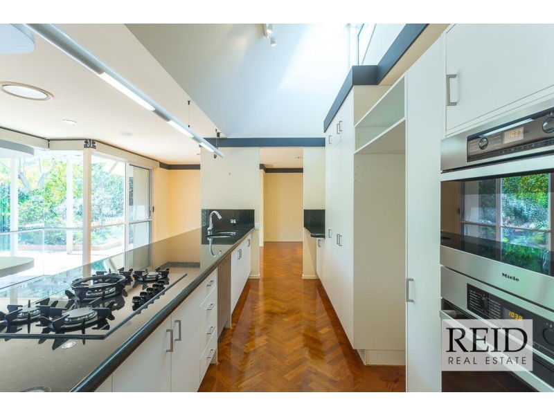 6 Chulmleigh Court, Chapel Hill QLD 4069