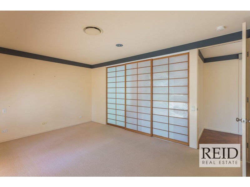 6 Chulmleigh Court, Chapel Hill QLD 4069