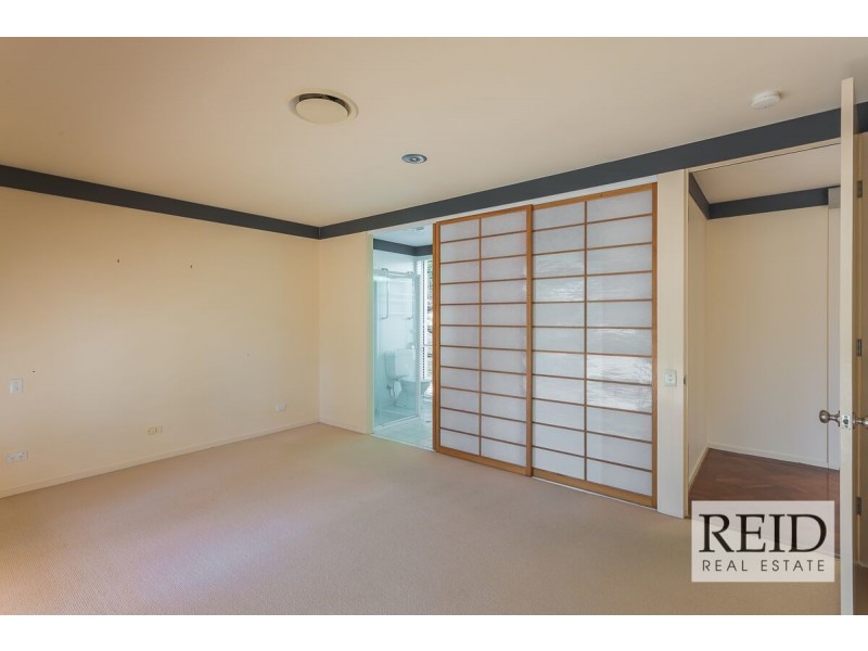 6 Chulmleigh Court, Chapel Hill QLD 4069