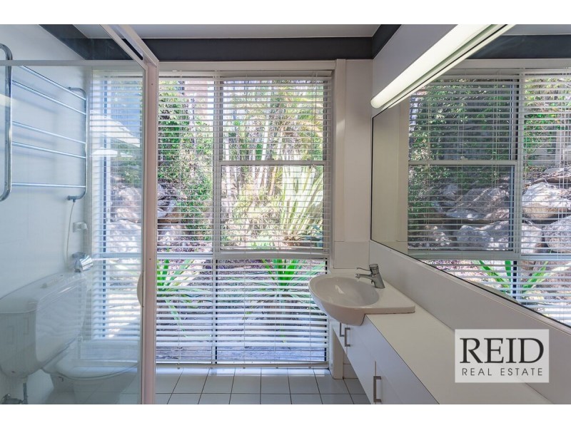 6 Chulmleigh Court, Chapel Hill QLD 4069