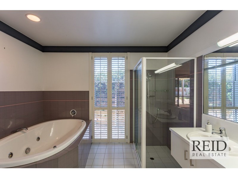 6 Chulmleigh Court, Chapel Hill QLD 4069