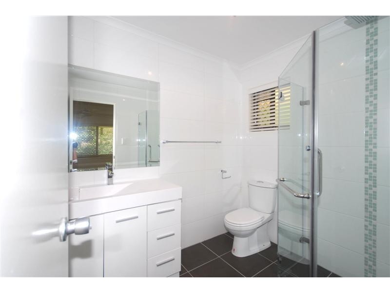 10 London Street, Ashgrove QLD 4060