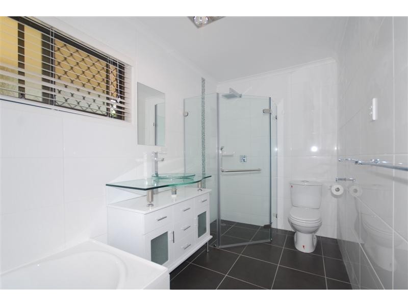 10 London Street, Ashgrove QLD 4060